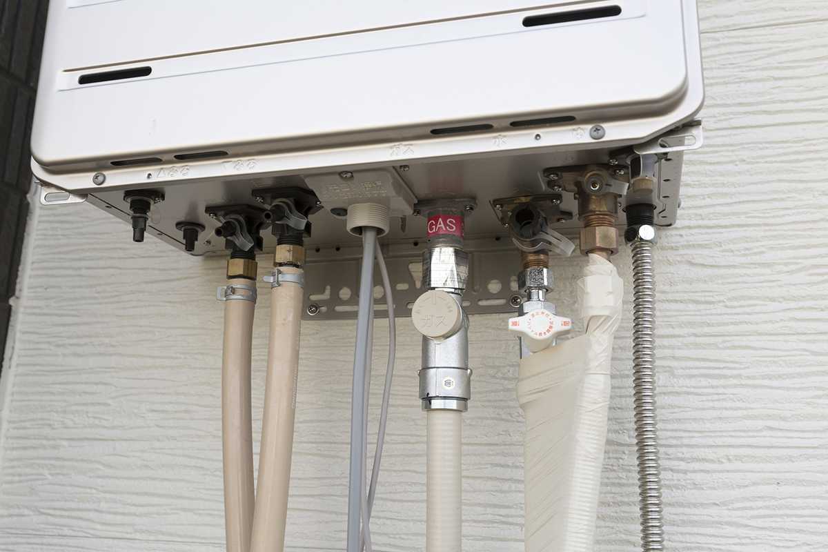 給湯器の水漏れ原因と対処法を徹底解説！マンションの給湯器水漏れの対処法も