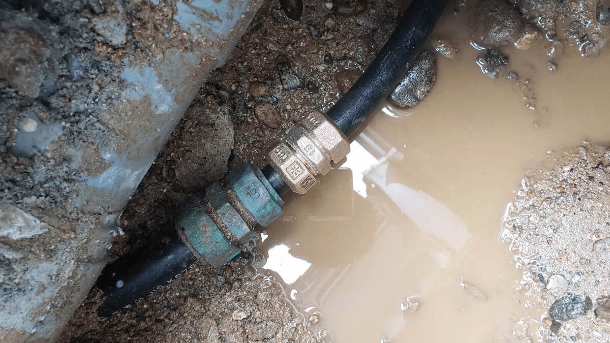 埋設給水管からの漏水と水道料金の軽減申請 施工事例 クラシアン