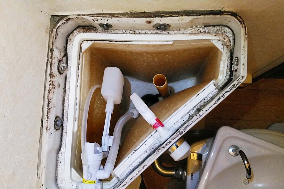 タンク内の防露材の膨張でトイレの水が止まらない！ 施工事例 クラシアン