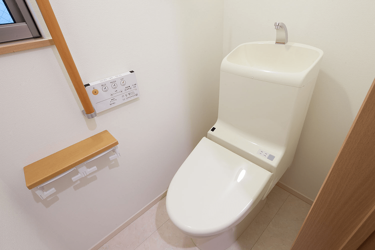 トイレのつまりが原因？便器の水位が上がる理由と3つの対処法