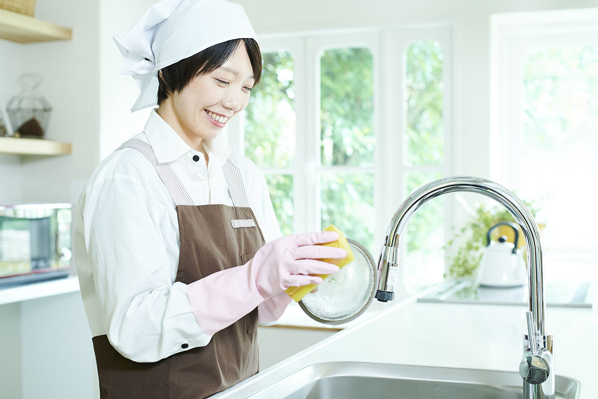 台所・キッチン排水口の掃除には重曹よりも中性洗剤とブラシでの掃除が効果的
